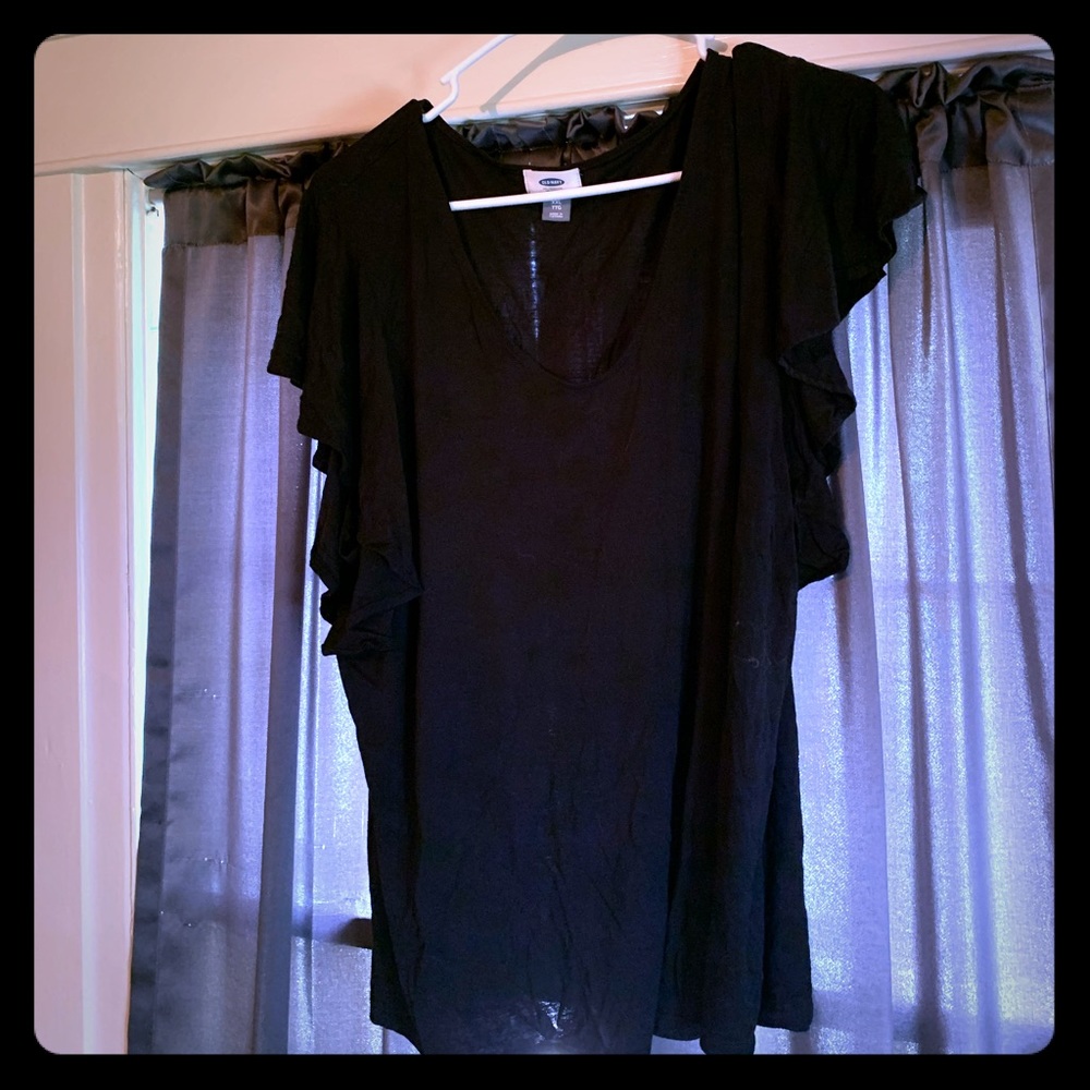 Black t-shirt with ruffled sleeve